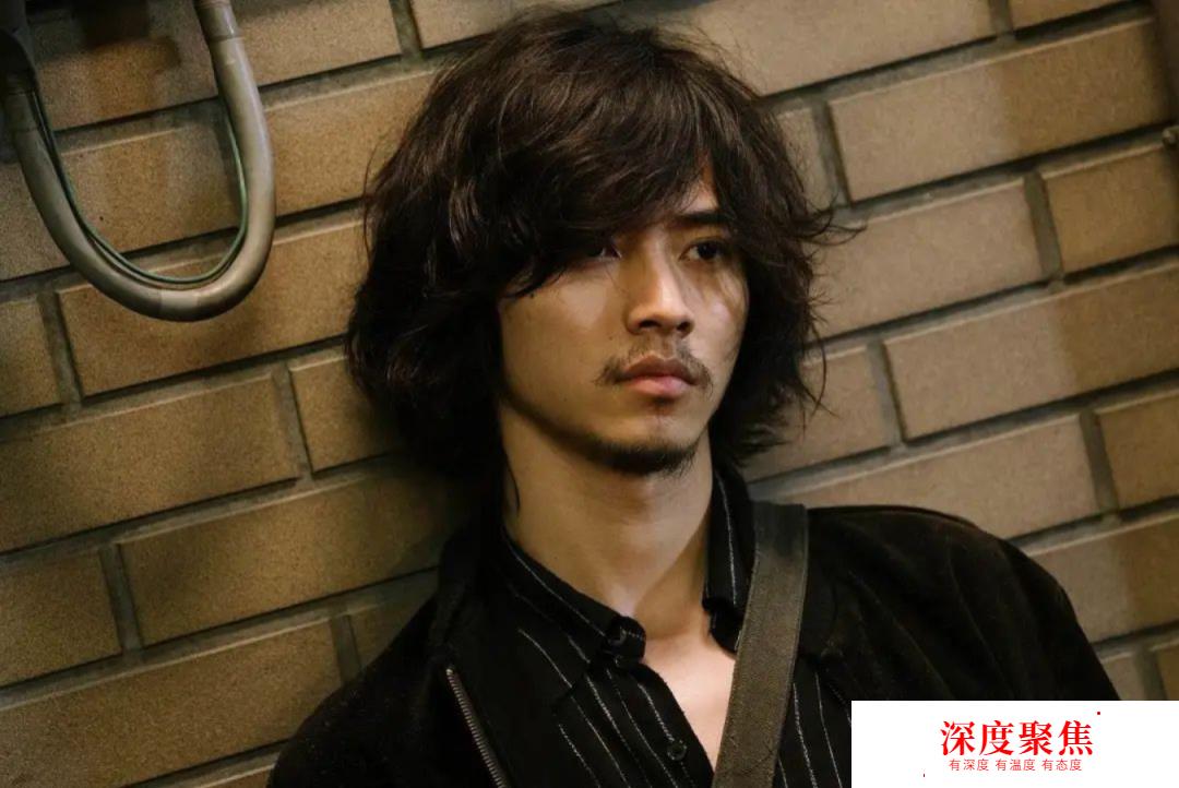 被這位“頂級軟飯男”氣死了，偏偏它是日本今年最好看的愛情片